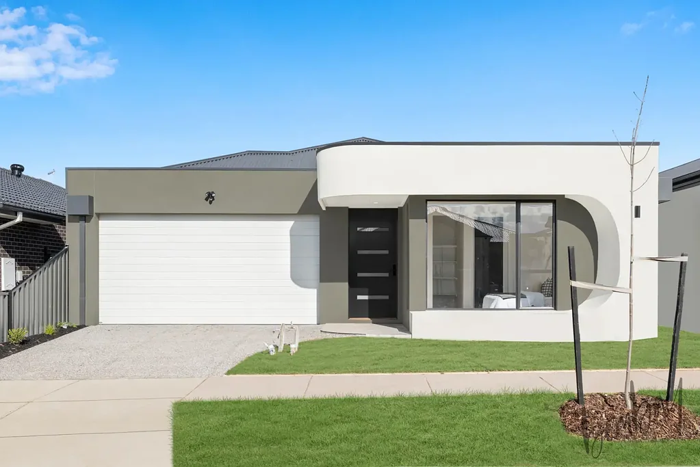 8 Mealie Avenue, Mickleham, VIC 3064