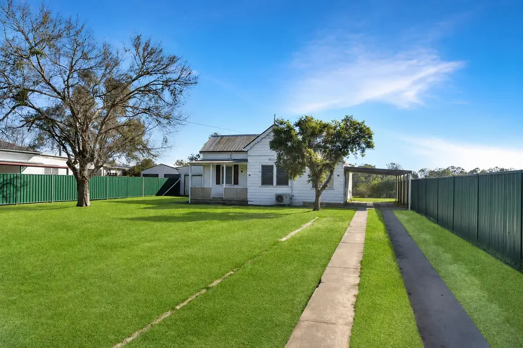 🏡 Spacious Family Home with Outdoor Entertaining