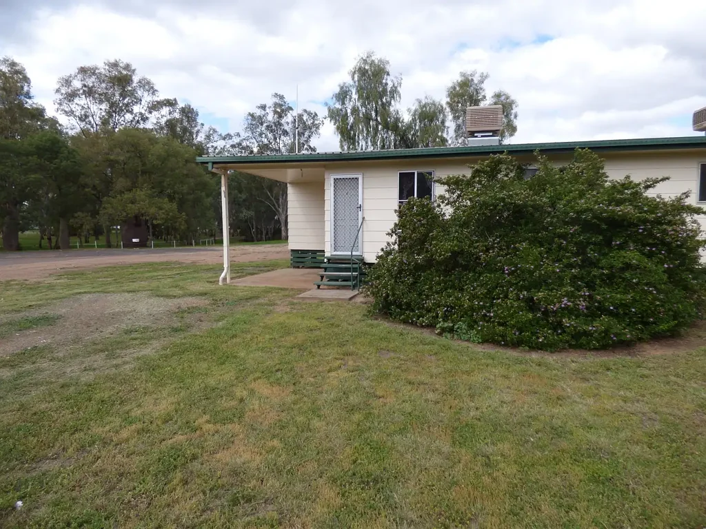 2 Bedroom Unit Within Walking Distance To Town