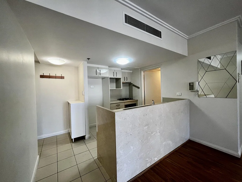 Two Bedrooms Two Bathroom Apartment Plus Car Spaces and study at World Tower