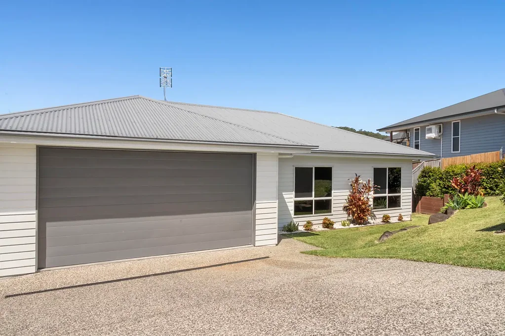 Yandina 3部屋 Just Listed - Near New House in popular Yandina.