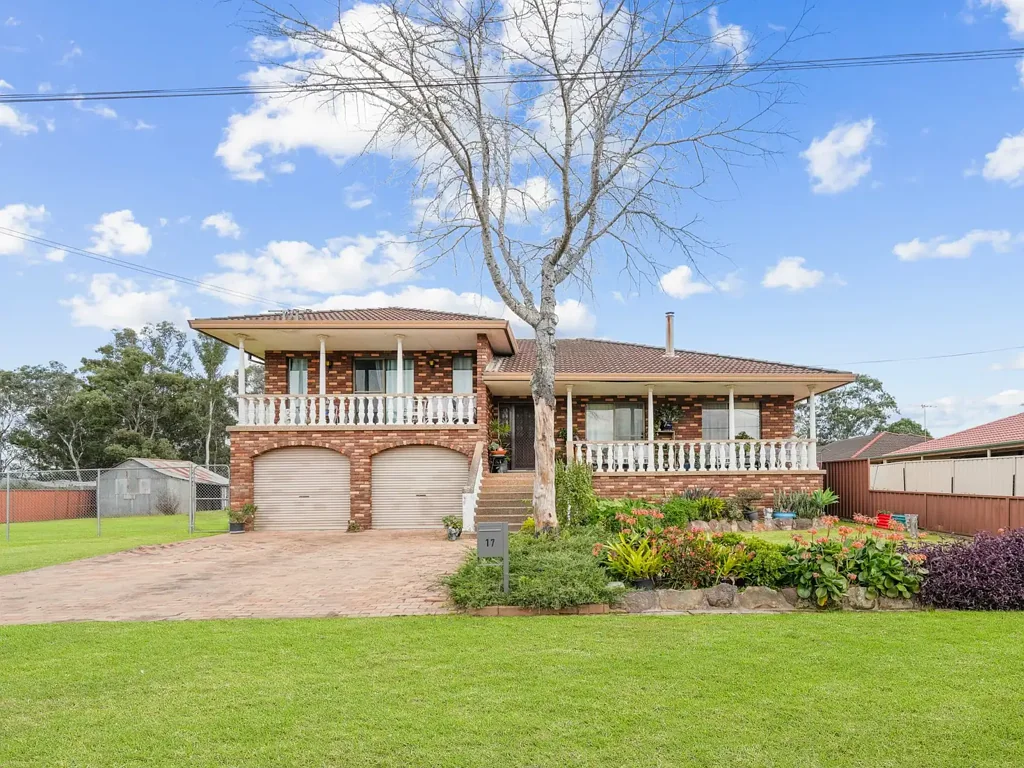 17 Mercedes Road, Ingleburn, NSW 2565