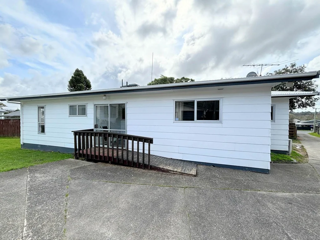 Inviting 4-Bedroom Family Home in Glen Eden
