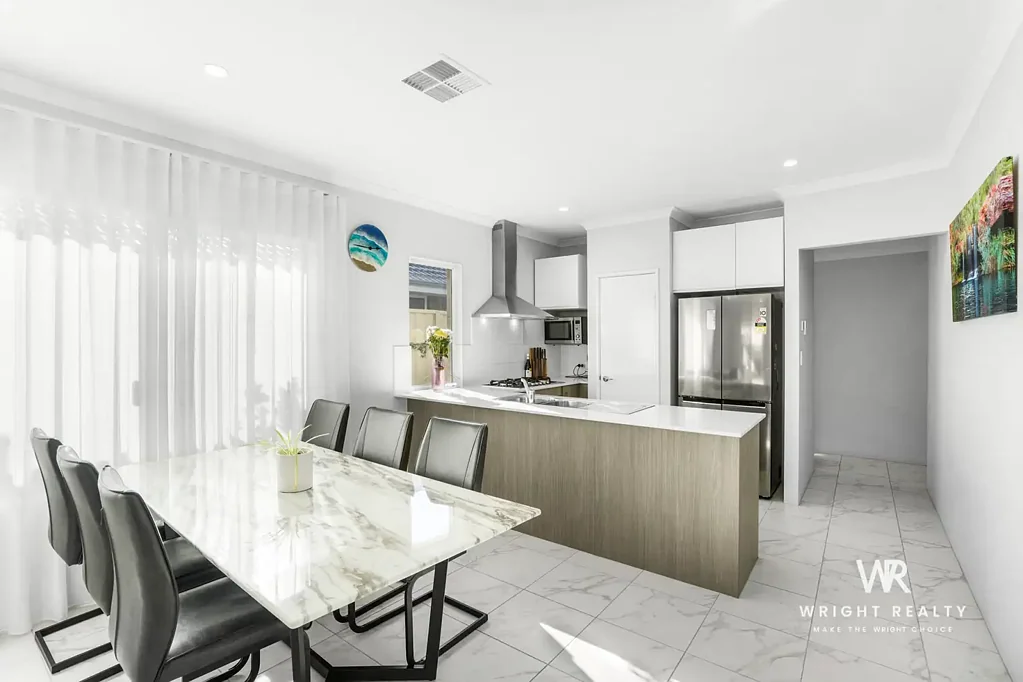 19 Lancaster Loop, Piara Waters, WA 6112