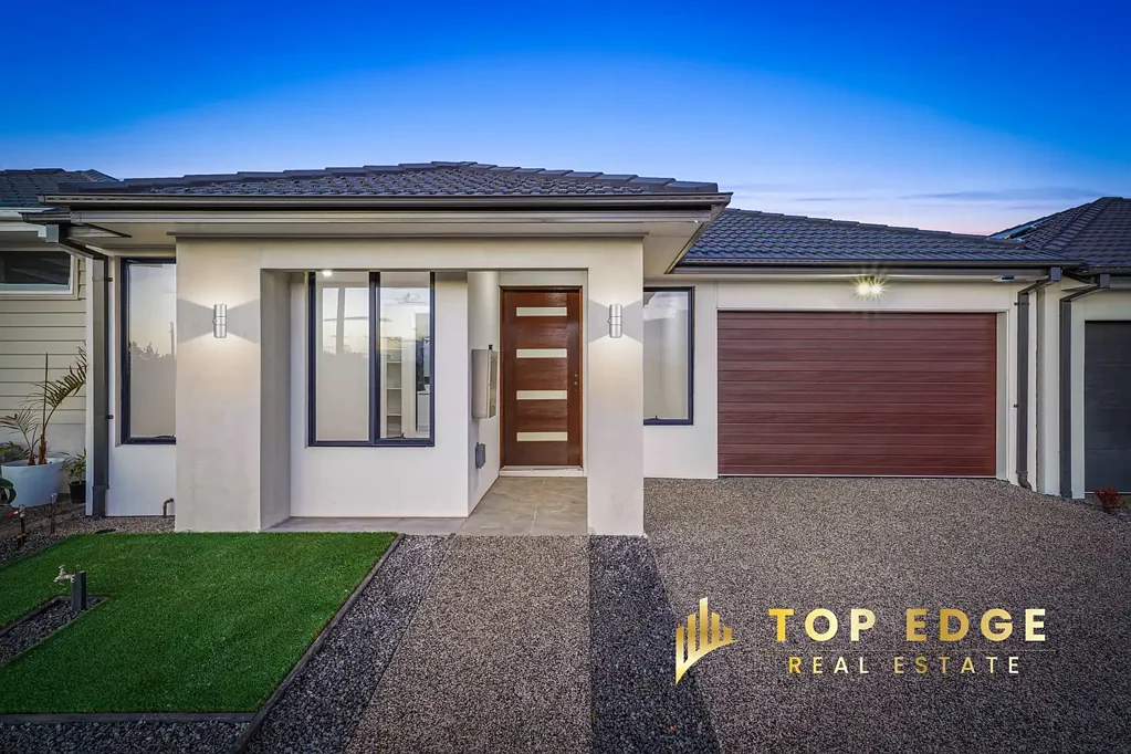 Fraser Rise 4 Bedroom !! Bold Design and Timeless Elegance !!