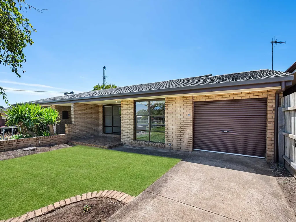 18 Anzac Avenue, Koroit, VIC 3282