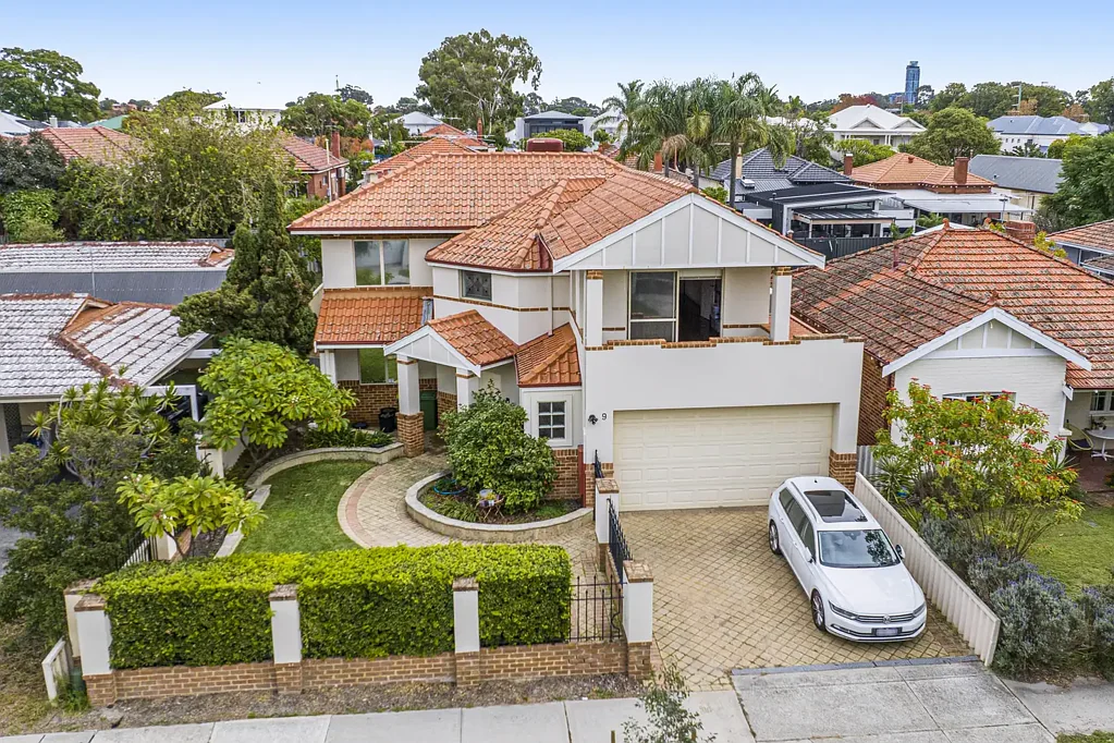 South Perth 5Phòng ngủ Spacious family residence in a prestigious South Perth location