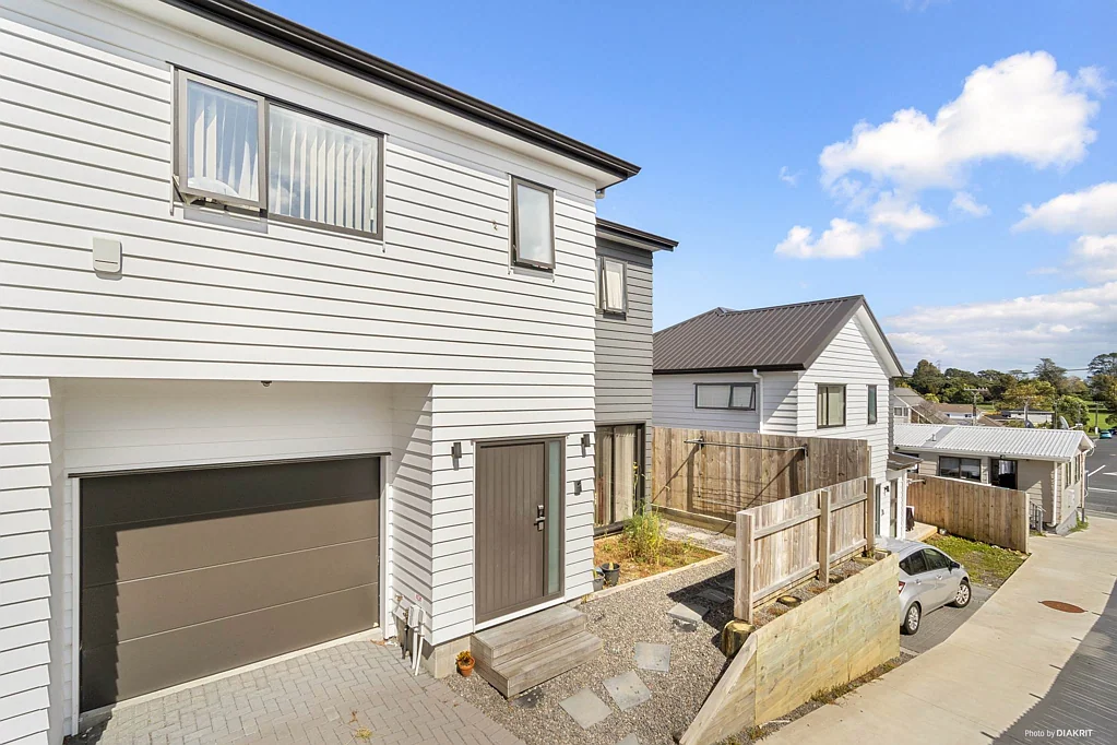 Mount Roskill 3房  Modern Freehold Living in the Heart of Mt Roskill