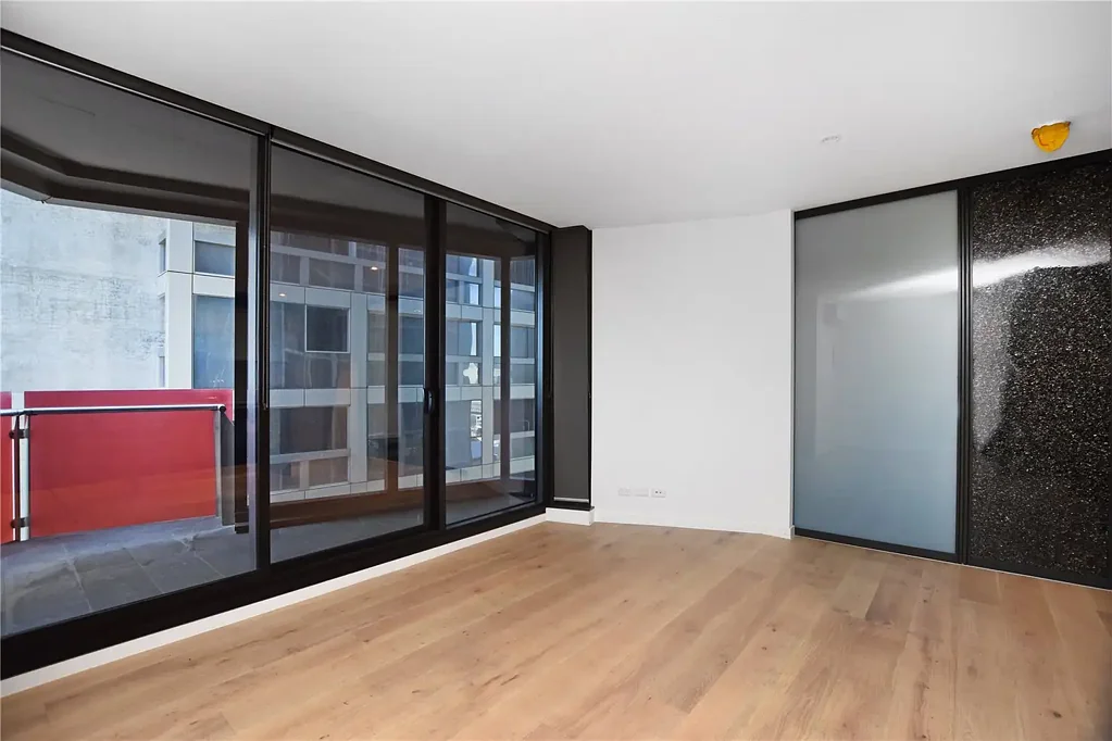 Manhattan: Stunning Two Bedroom Apartment in the Heart of Melbourne!