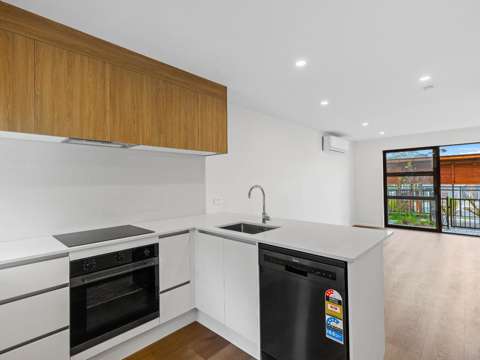 Modern living in Glen Eden / Oratia