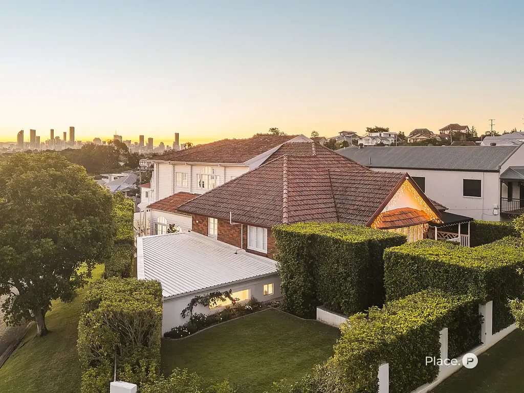 Camp Hill 5 Bedroom Timeless Character, Contemporary Design and Sweeping City Views
