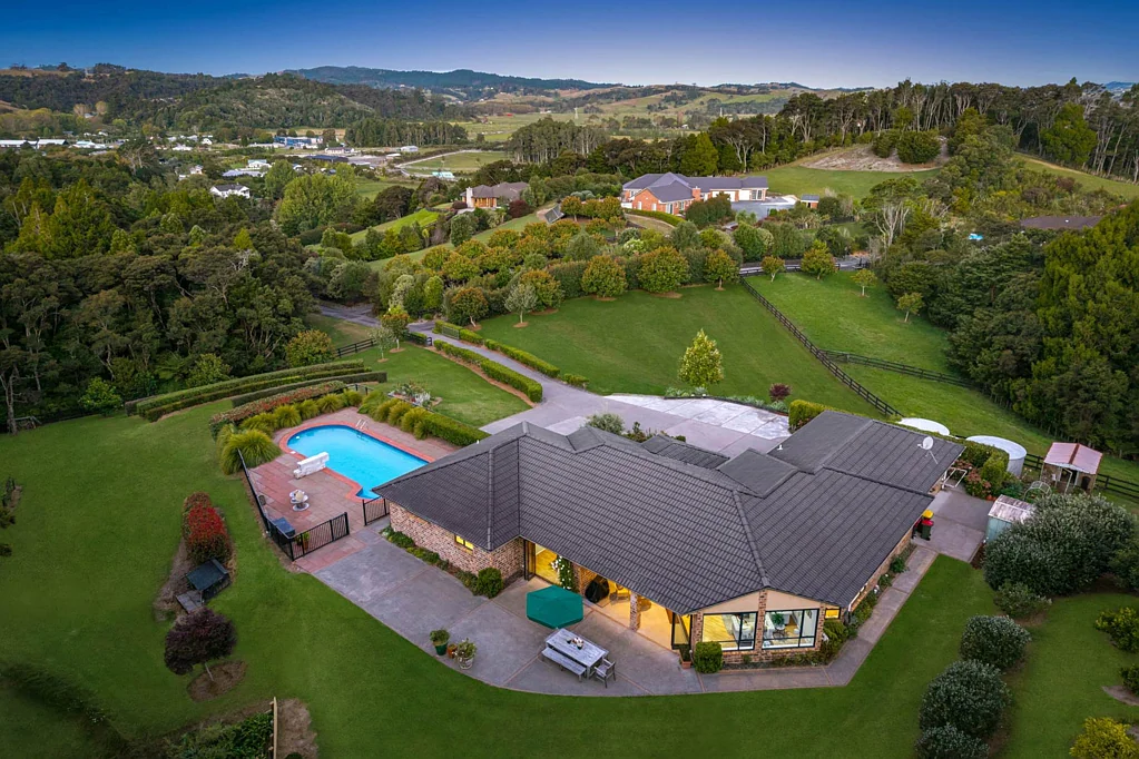 Kaukapakapa 5Zimmer Pool. Paddocks. Orchard. Move in Monday.