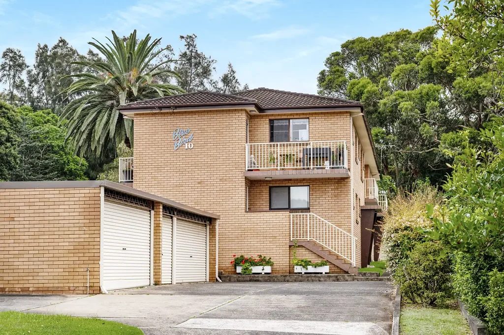 Modern 2-Bed Townhouse with Balcony