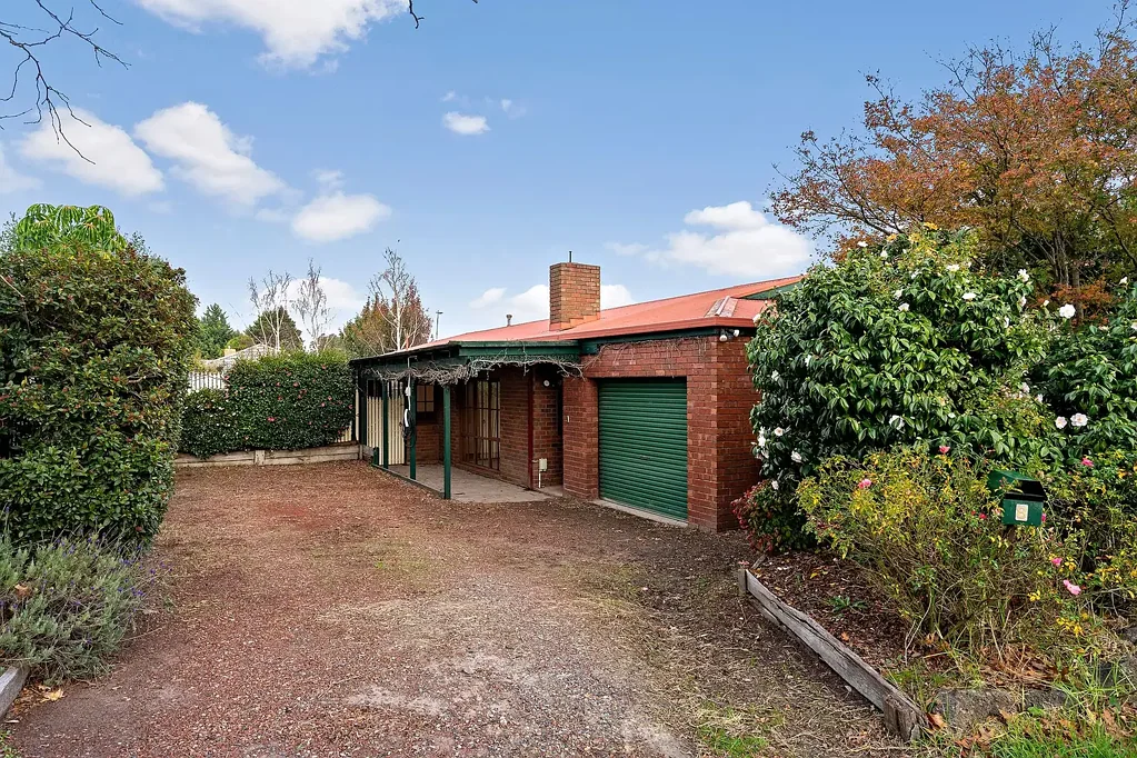 Charming 3-Bedroom Home in Prime Langwarrin Location!
