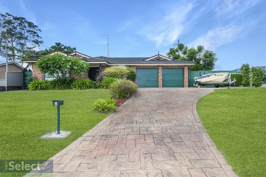 GREAT FAMILY HOME WITH A POOL ON 1014SQMS