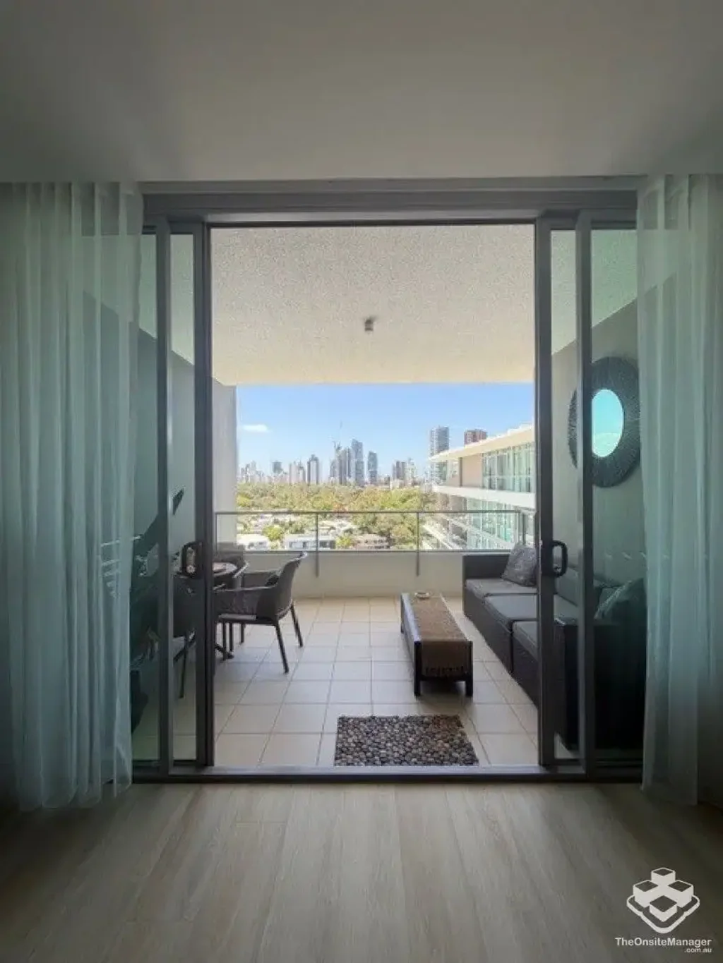 EXCLUSIVE AVILABILITY OF A MONTHLY BROADBEACH RENTAL