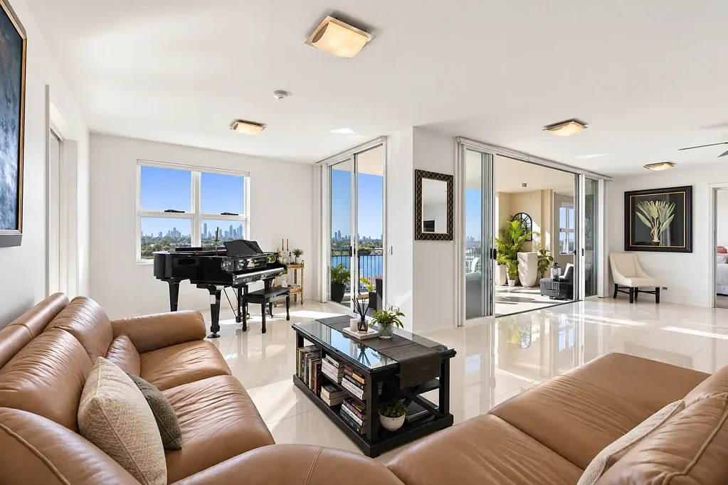 Carrara 3બેડરૂમ Rare Sub-Penthouse Living with Uninterrupted Gold Coast Skyline Views!