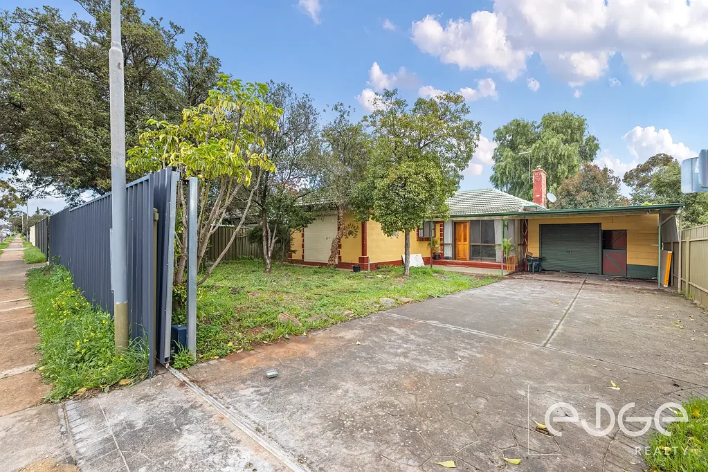 Elizabeth Grove 3房  Restore, Renovate, Reimagine or Redevelop - Unlock the Potential on a 709sqm approx Allotment!