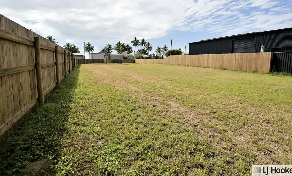 9 Taylor Street, Tully Heads, QLD 4854