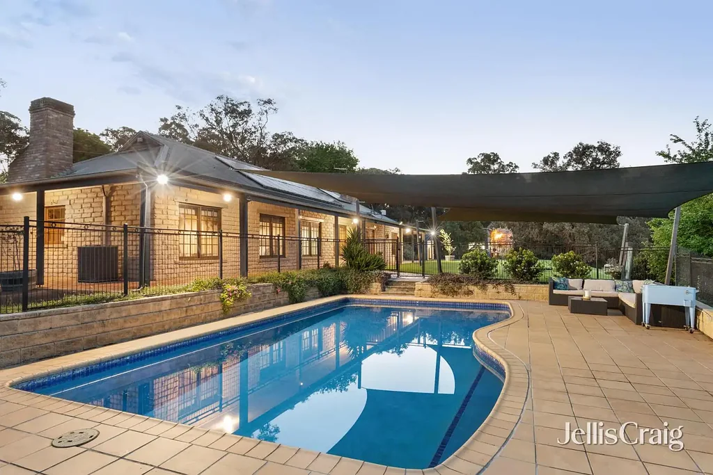 Hurstbridge 5कमरा Space and serenity with stunning views