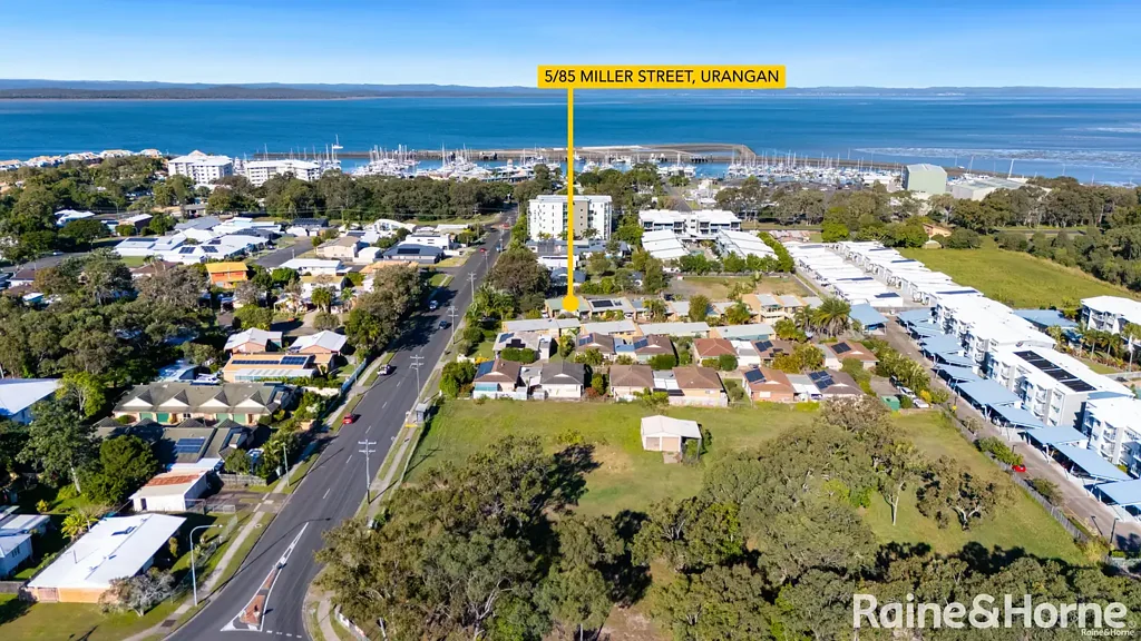 Urangan 2 Bedroom Walk to the Marina