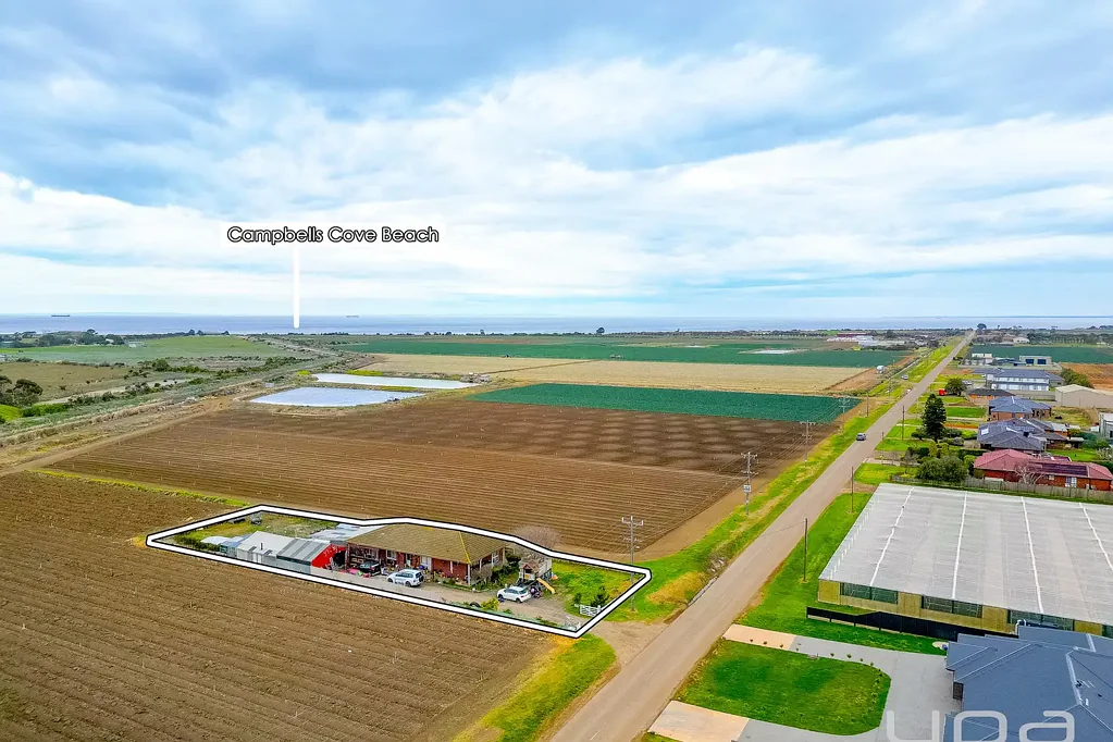 Werribee South 5房 1500㎡稀有地块 海滨瑰宝 五卧双车库 无限潜力 持有收入 MASSIVE 1500M² COASTAL BLOCK – RENOVATOR'S DREAM