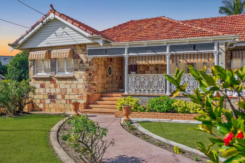 Clontarf 3 Bedroom 1,188m² of Opportunity - A Stone’s Throw from the Esplanade