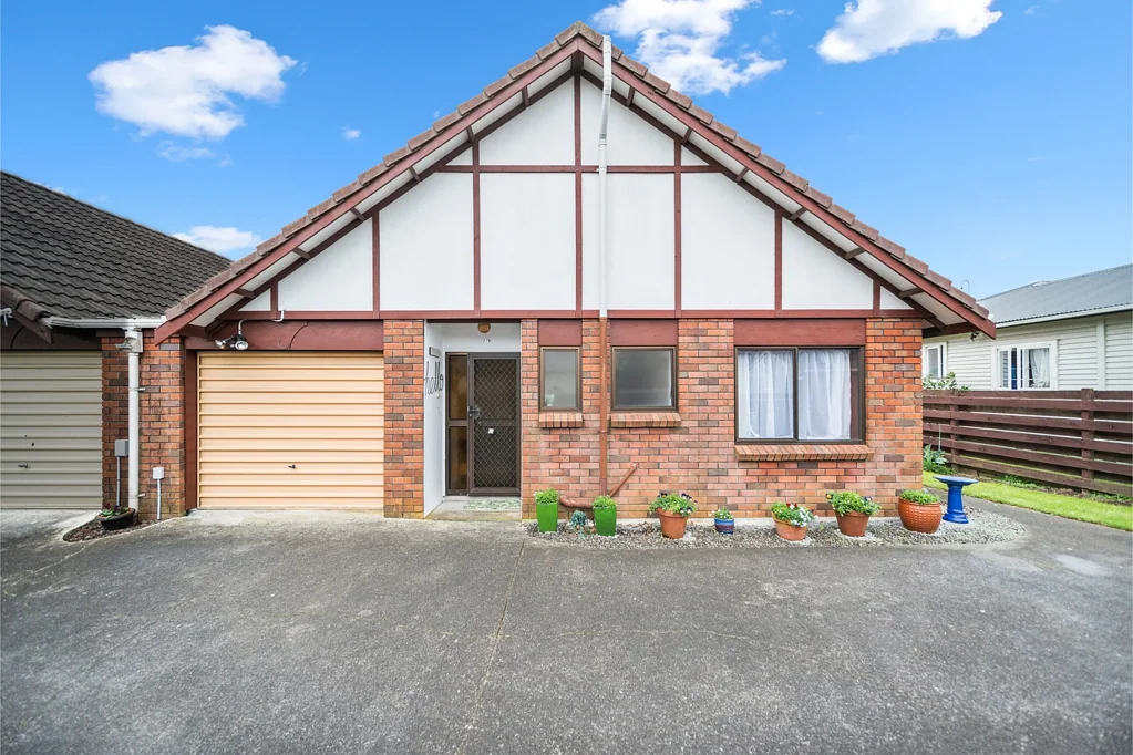 Papakura 2Kwarto Single Level, Brick & Tile Must Sell!