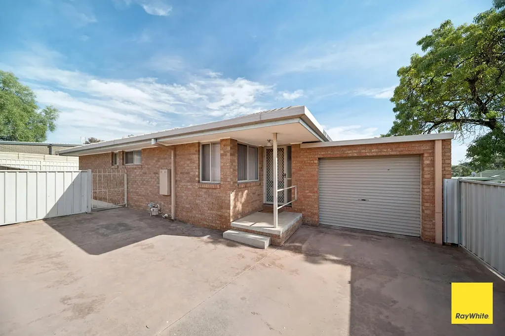 Low-Maintenance Living in Convenient California Gully Location