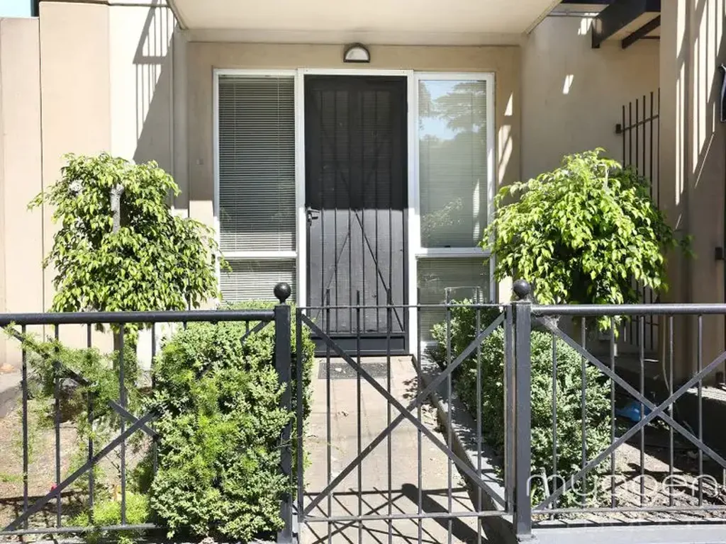Bright & Spacious 2-Bedroom Apartment with Parking in the Heart of Carlton