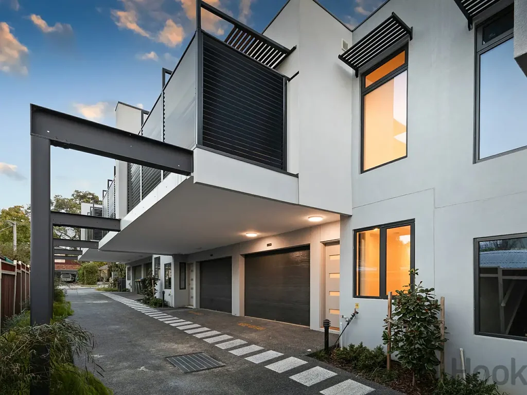 Wantirna South 2Moenga Brand new, fabulous location & looking for a lucky new owner!