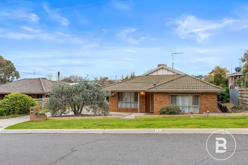 Stawell 4 Bedroom Spacious Family Brick Home in a Premier Location