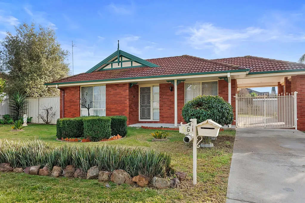 Beautiful Barwon Street Location!