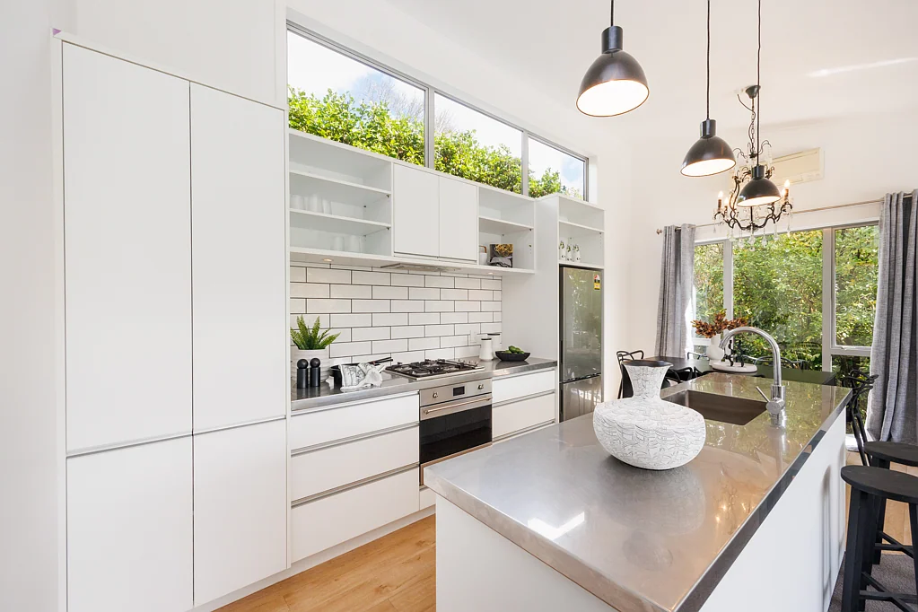 Fitzherbert 3침실 Modern Retreat with Reserve Backdrop