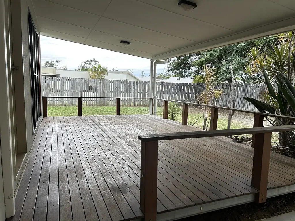 4 bdrm home with deck
