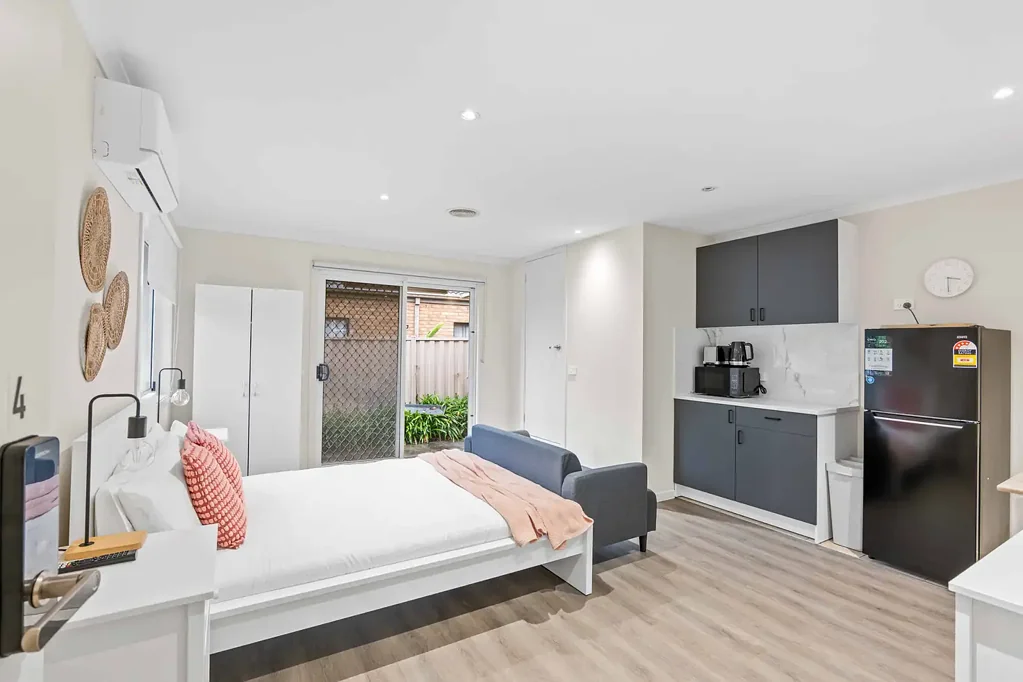 Private Studio Rooms with Ensuite, Kitchenette & All Bills Included