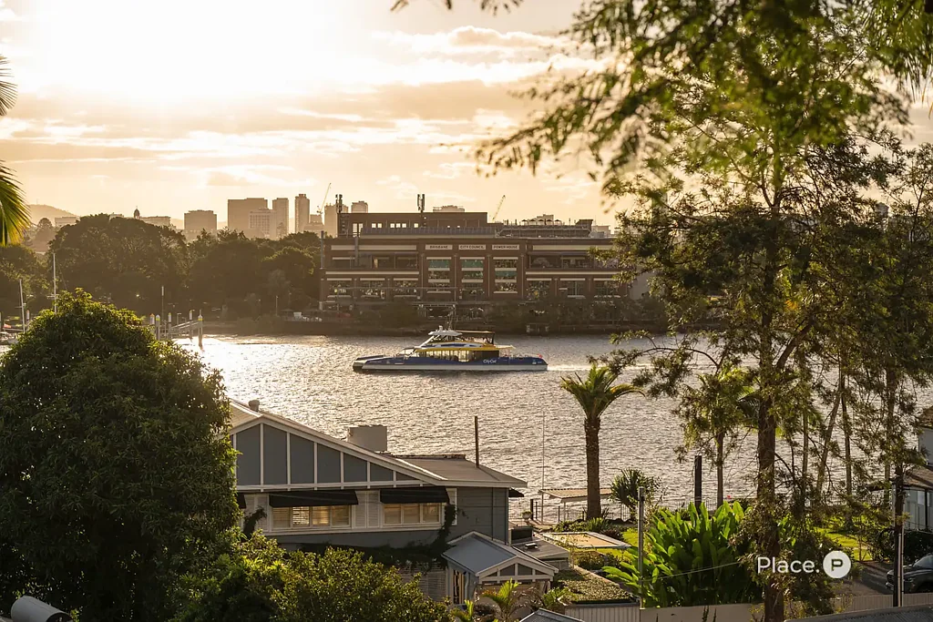 Norman Park 5房 Brisbane河景壮丽 799平米双地块 临街24.5米宽 蓝筹地段无限潜力 A Blue-Chip Norman Park Offering with Extraordinary Future Potential on 799M2