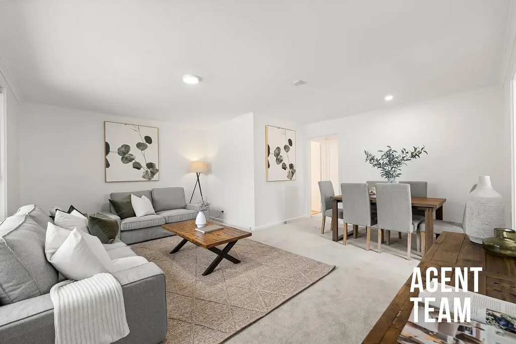 Holt 2Zimmer Freshly Updated with Space to Enjoy and Potential to Grow