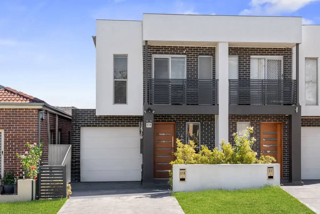 Merrylands 5침실 EXCEPTIONAL DUPLEX LIVING