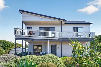 Goolwa Beach 5 Bedroom Savour Every Coastal Moment in an Eco-Conscious Family Entertainer