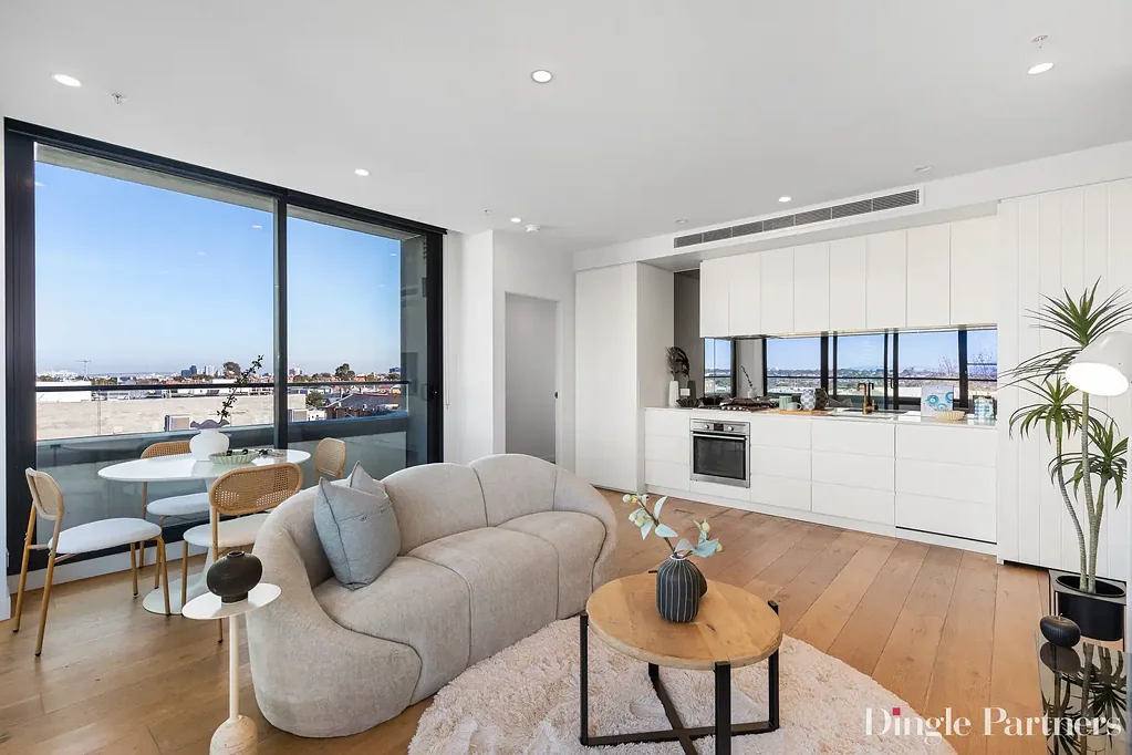 Moonee Ponds 2房 Moonee Ponds中心 时尚两卧两卫 高端装修电器 开放式布局 城市天际线视野 屋顶露台天空休息室 安全地下停车 Modern Apartment with Wrap Around Balcony