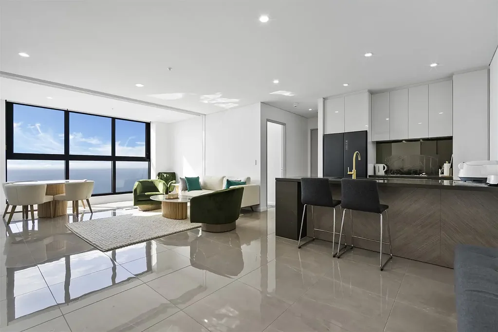 Fully Furnished!  Stunning Ocean Views in the Heart of Surfers Paradise
