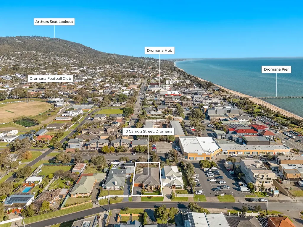 Dromana 4 Bedroom Elegant Coastal Living Just Steps from Dromana Beach