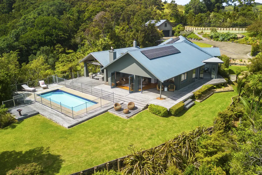 Kawakawa Bay A privileged position