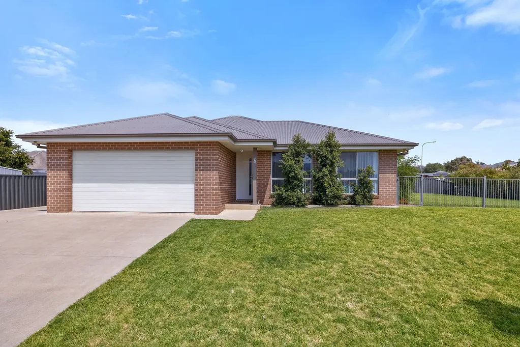 37 Warrah Drive, Tamworth, NSW 2340