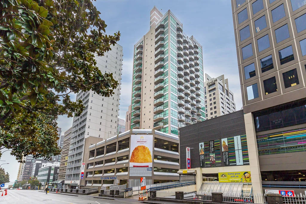 One Bedroom apartment with car park and Skycity views