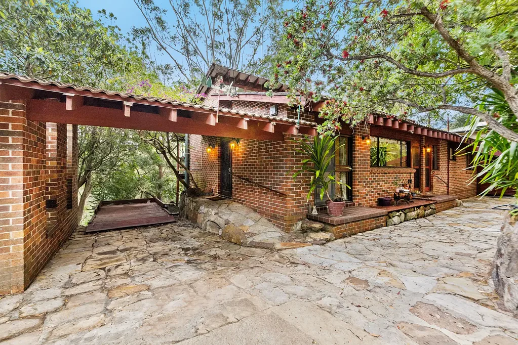 Hornsby 3ਬੈੱਡਰੂਮ Ready for reinvention, perfectly zoned for Hornsby North Public School