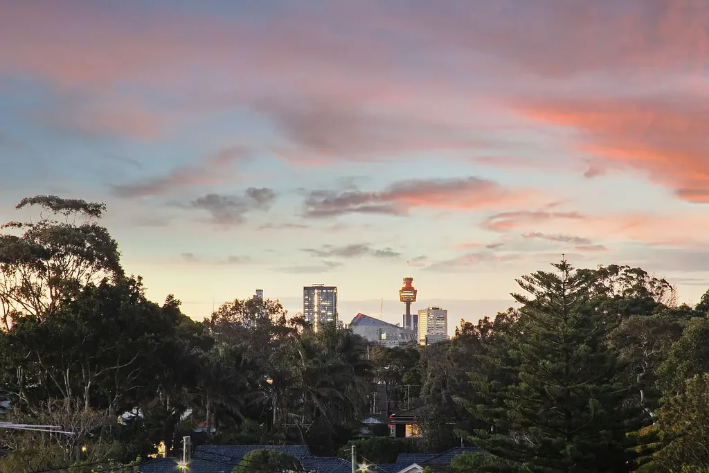 FANTASTIC & MASSIVE SUNNY NORTH FACING 100M2 APARTMENT + DOUBLE PARKING + CITY VIEWS.