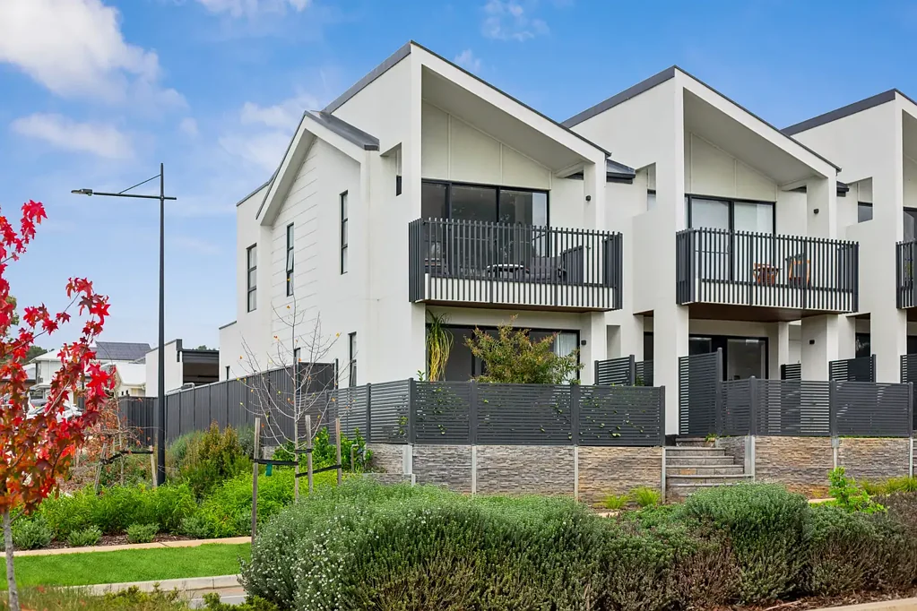 Mount Barker 3房  Sophisticated Townhouse Living with Elevated Views