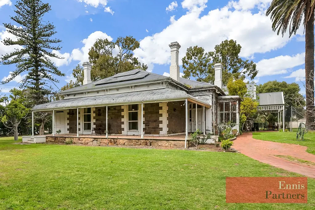Woodville 8ਬੈੱਡਰੂਮ A magnificent family estate, or perhaps an incredible re-development opportunity awaits! (STCC)